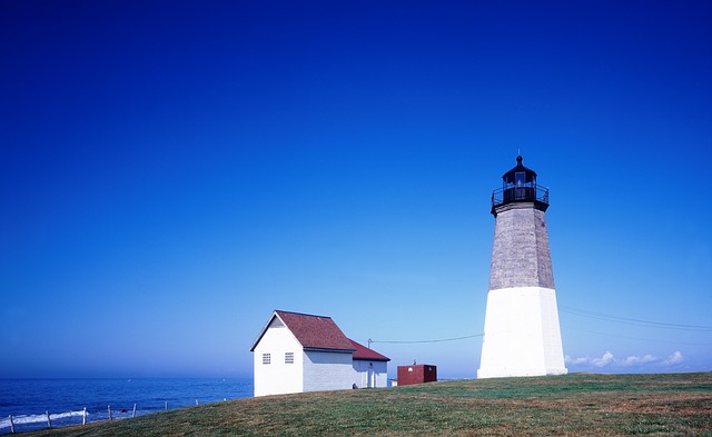 lighthouse-1666727_640.jpg